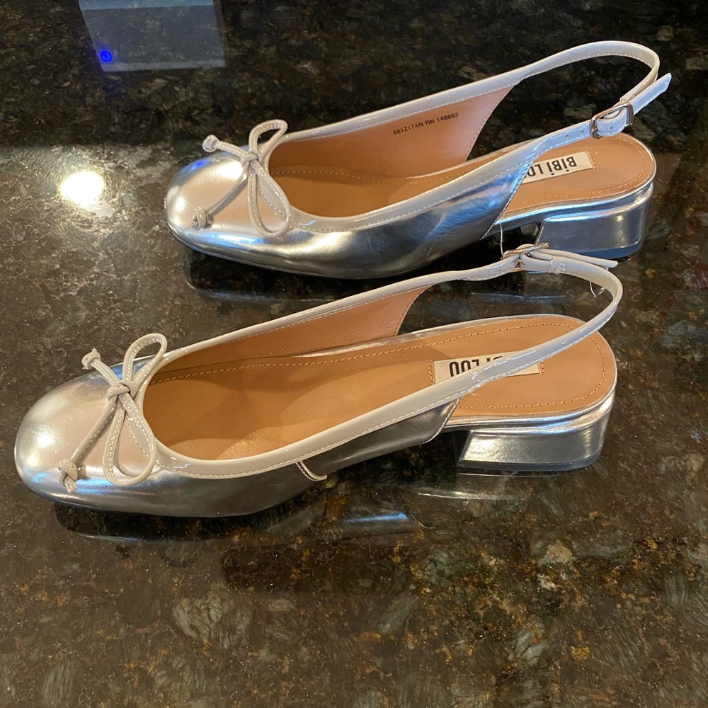 NWT Bibi Lou for Anthropologie Silver Slingback Heels. Size 6 - 6.5 / EU 37